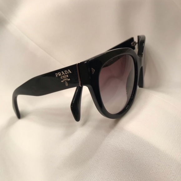 Prada glasses - Picture 1 of 8